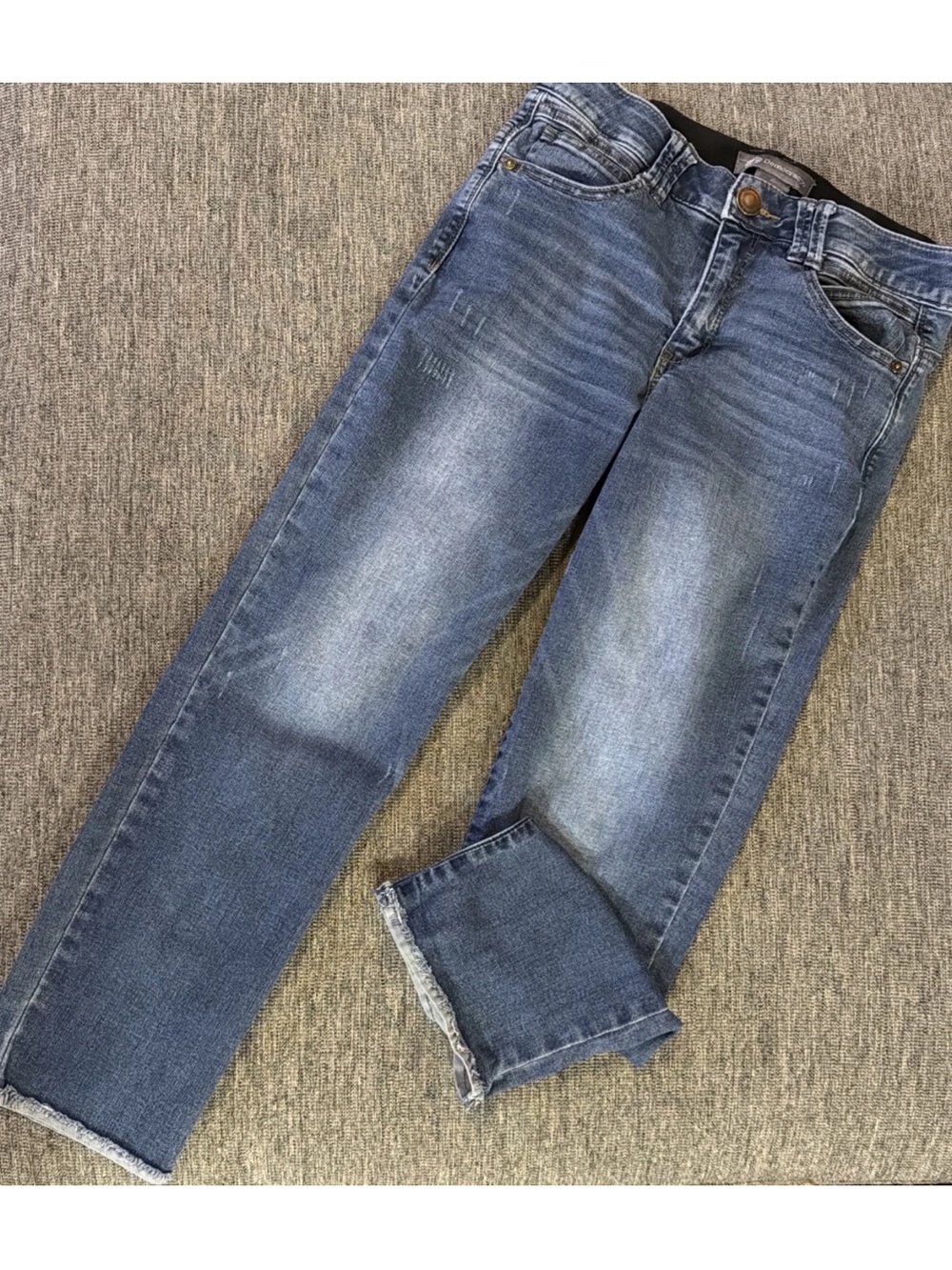 Democracy Women's Jeans Sz 6 "Ab" Technology Straight-Leg Raw Hem Cuff Ankle